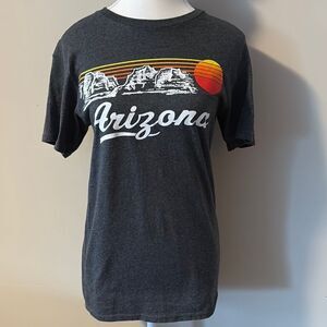 NWOT Retro Arizona Graphic short sleeve T-Shirt - Gray. Size Small